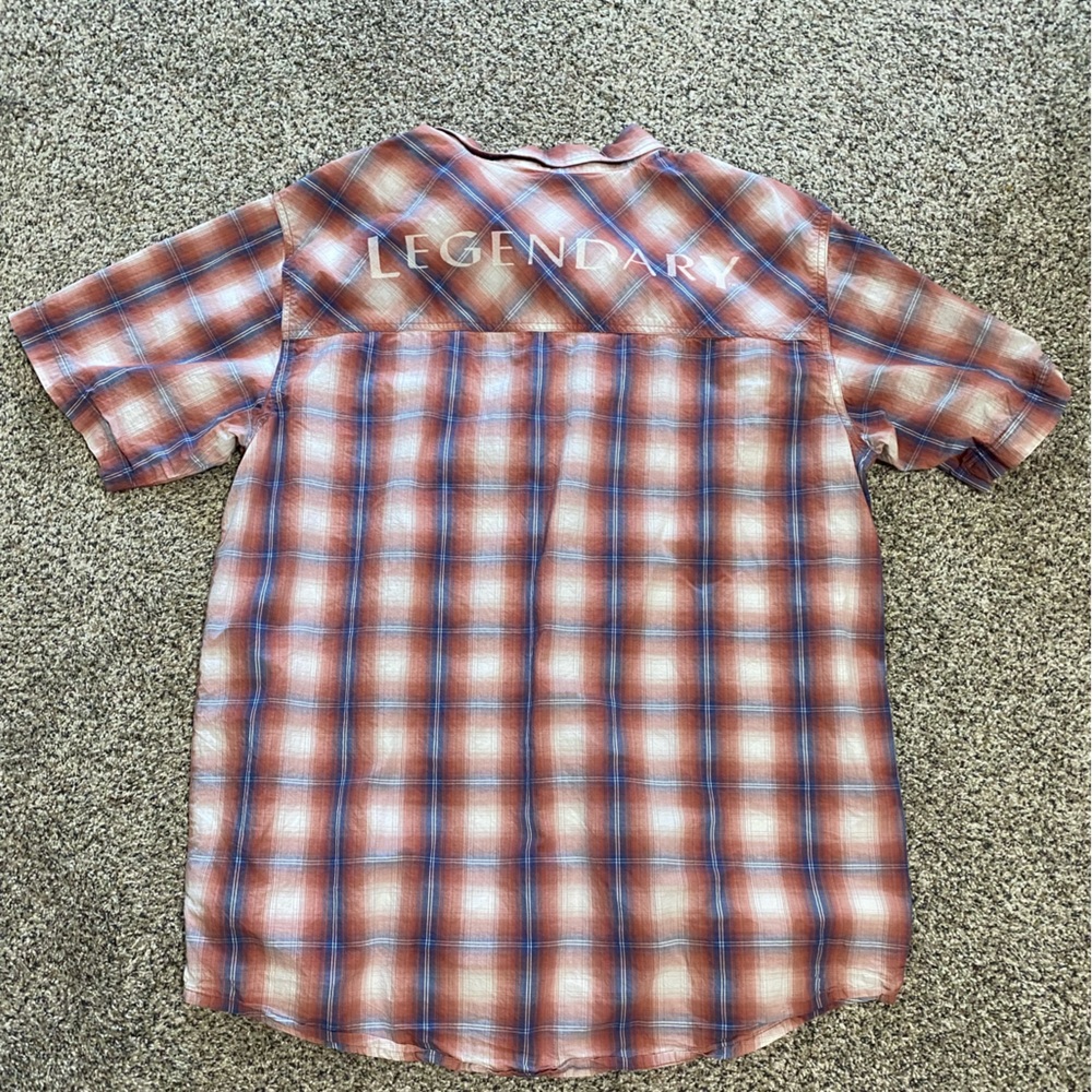 Legendary Whitetails button up short sleeve shirt. Size xl.